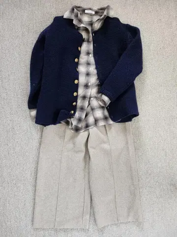 [ 3종 세트 ] 네이비 가디건과 체크 무늬 셔츠, 그레이 팬츠 세트