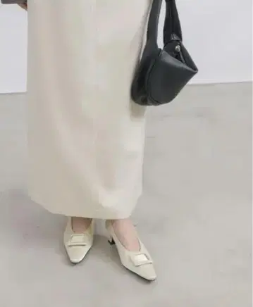 Neuna  화이트 스퀘어토 펌프스