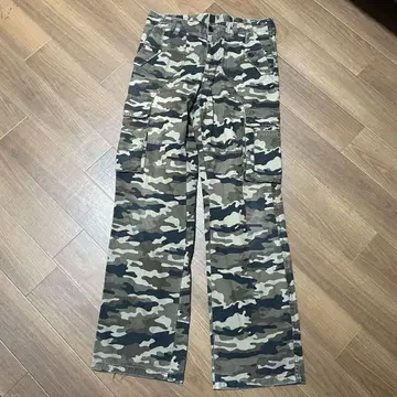 2000s 컴시즘 카모플라쥬 카고 팬츠 포켓 부착
