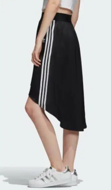 ADIDAS ORIGINALS 새틴 스커트 (거의 미사용)