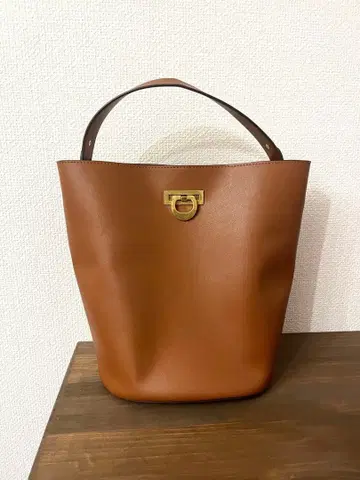 [ 새상품급 ] Mila Owen 키 모티브 버킷 백 ( CML )