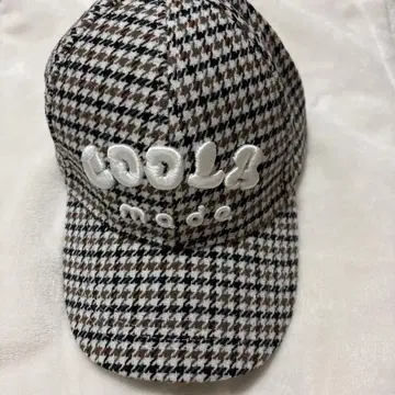 MAISONCOOLA 체크 무늬 캡