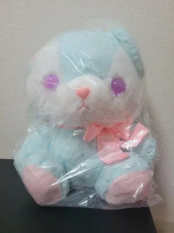 스카이블루와 핑크 봉제 인형