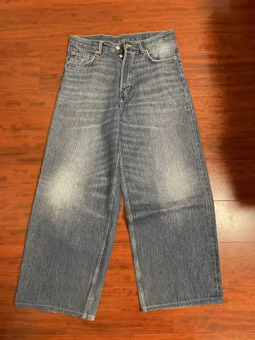 weekday Astro baggy jeans 28/32