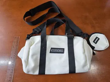 화이트 숄더백