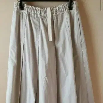 MHL. 플레어 스커트