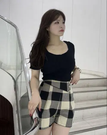 [새상품] 랩 버튼 플레어 숏팬츠