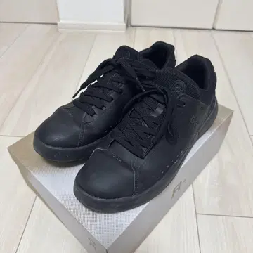 on THE ROGER Advantage Black