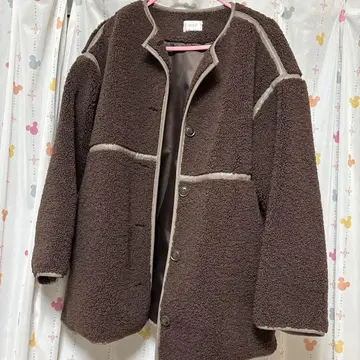 LOWRYS FARM 파이핑 보아 코트