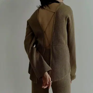 LITTLE UZIE(리틀 스지) 와플 원단 백 오픈 긴팔 상의