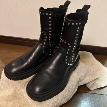 새상품급 ZARA 사이드 고어 부츠 통굽 트랙 밑창 가죽 블랙