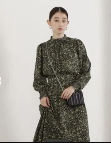 N 내추럴 뷰티 베이직 프린트 하이넥 원피스