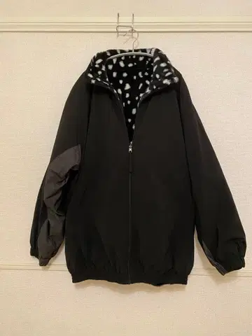 블랙 자켓 폴리에스테르 도트 무늬