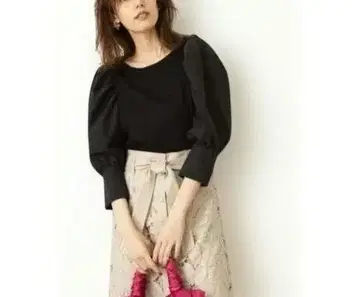 새상품급 JILLSTUART 레이라 티셔츠 퍼프 슬리브 블랙