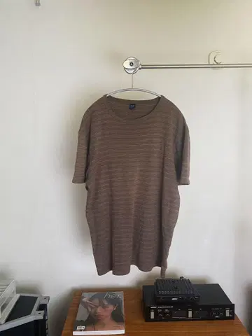 00s gap border tee / brown