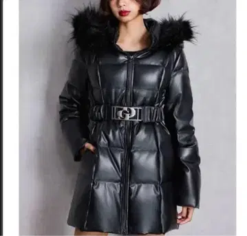 GYDA 신상 퍼 달린 블랙 다운 코트