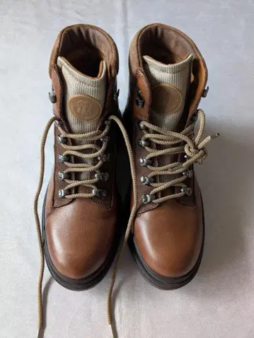 브루넬로쿠치넬리 카프 스킨 부츠 26 상당