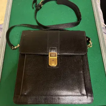 BALLY 블랙 가죽 숄더백