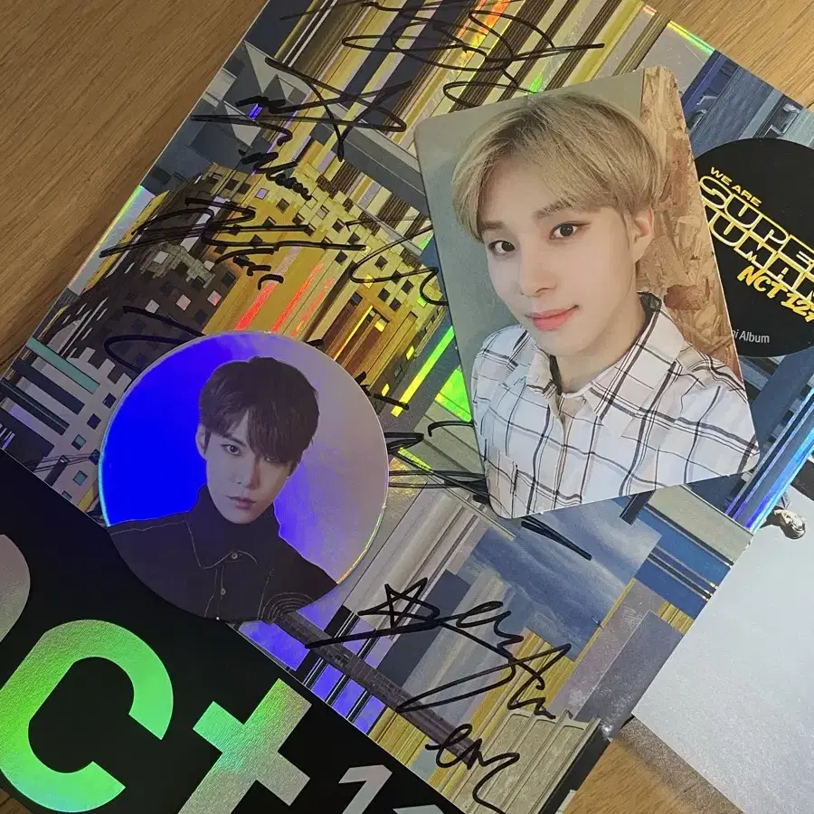 NCT 127 Superhuman 친필 앨범 + 포카 | Buy from Bunjang via