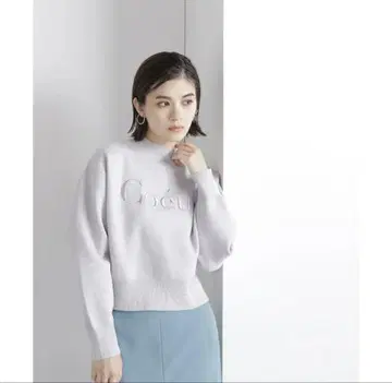 그레이 로고 자수 니트 풀오버