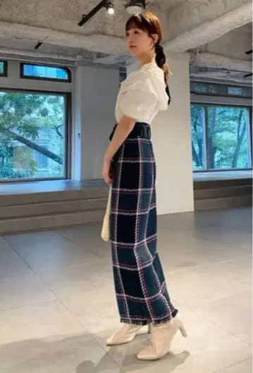 SNIDEL 벨티드 로빙 체크 타이트 스커트