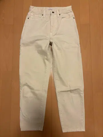 UNIQLO JEAUNES 화이트 스트레이트 데님