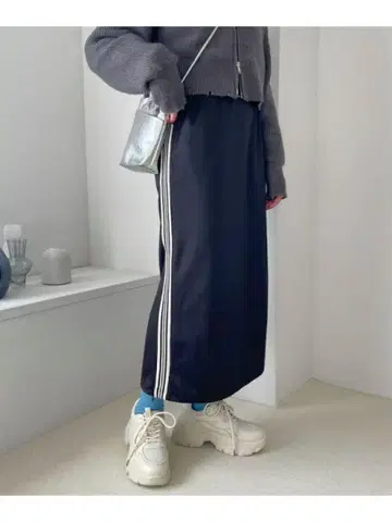 LOWRYSFARM 라인 스커트 블랙