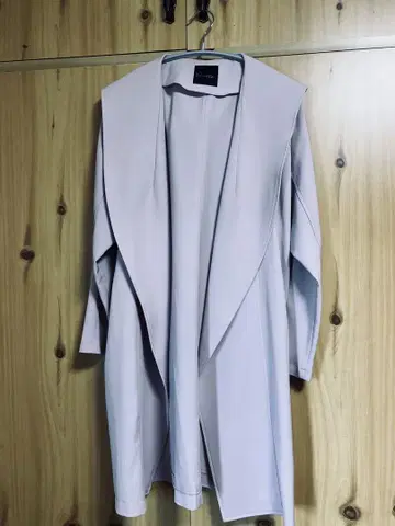 연한 핑크색 후드 부착 캐주얼 코트