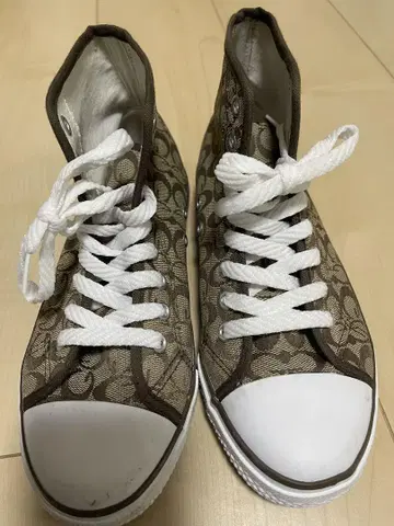 브라운 하이컷 스니커즈