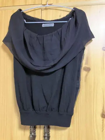 TSUMORI CHISATO 블랙 슬리브리스 상의