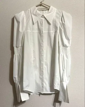 릴리 브라운 퍼프 슬리브 셔츠