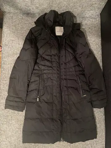 MONCLER 블랙 후드 부착 다운 자켓
