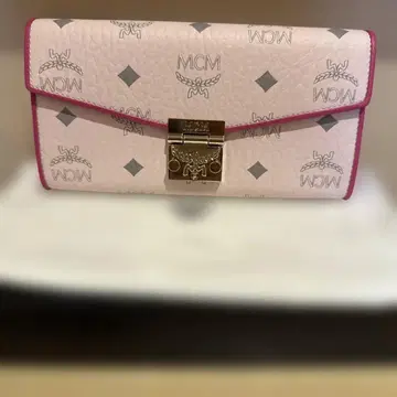 MCM 핑크 가죽 장지갑 체인 포함