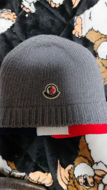 MONCLER 그레이 니트 모자