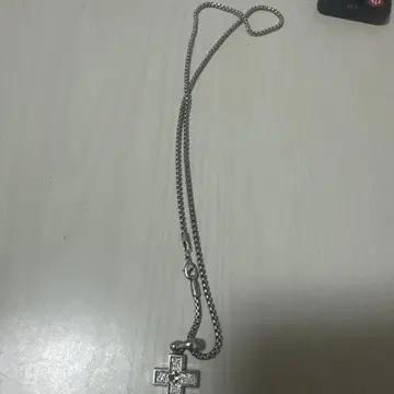 실버 크로스 모티브 목걸이