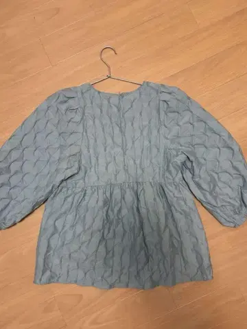 새상품 스카이블루 개더 블라우스 벌룬 슬리브