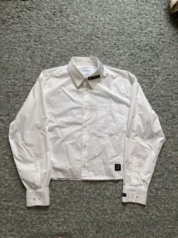 xander zhou 크롭 셔츠 23ss