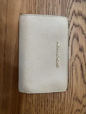 MICHAEL KORS 골드 접이식 지갑