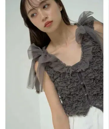 SNIDEL 스나이델 튤 셔링 크롭 상의