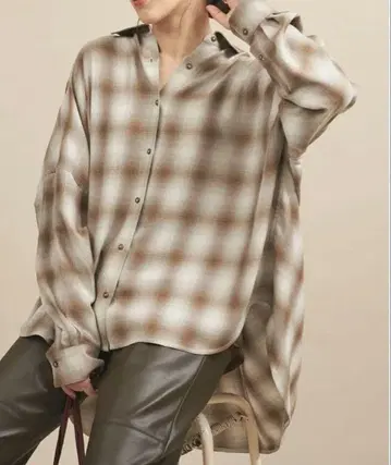 백 개더 레귤러 카라 셔츠 -워셔블- 브라운 x 스카이블루