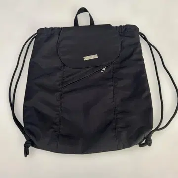 새상품급 un/neu 안노이 플랩 데이백 냅색 블랙