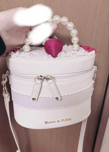 Maison de FLEUR 홀 케이크 숄더백