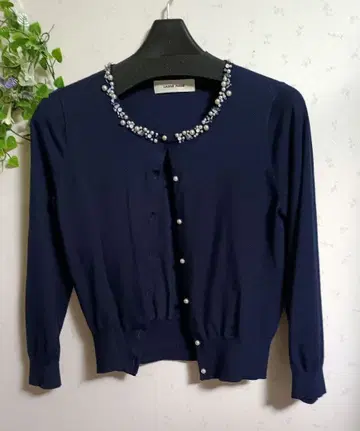 LAISSE PASSE 펄 장식 긴팔 가디건 사이즈 38