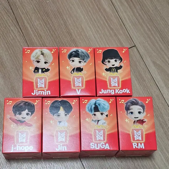 맥도날드 해피밀 bts 타이니탄 피규어