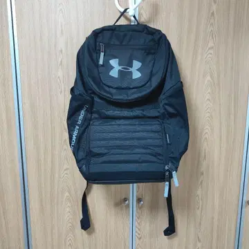 Under Armour 블랙 백팩