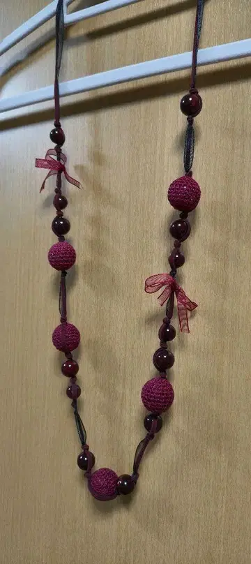 와인 레드 비즈 목걸이