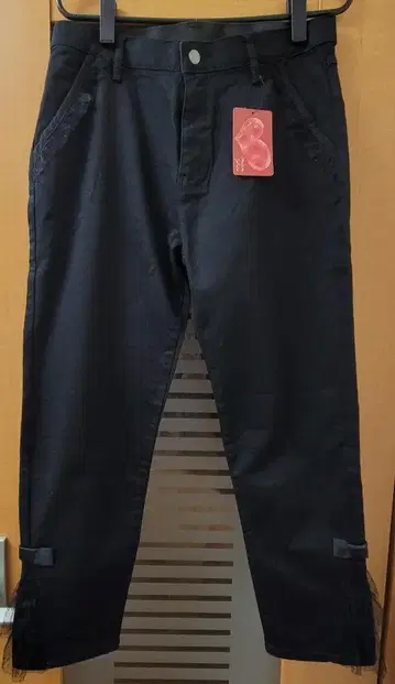 레이스가 달린 블랙 스키니 팬츠