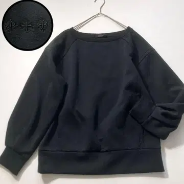 [ 새상품급 ] 타트라스 2023 모델 로고 자수 맨투맨 풀오버 블랙