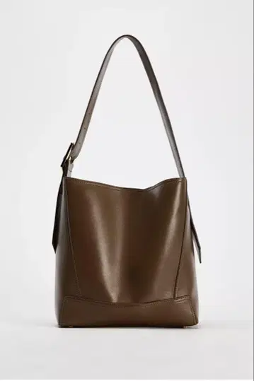 ZARA 메탈릭 디테일 버킷 백