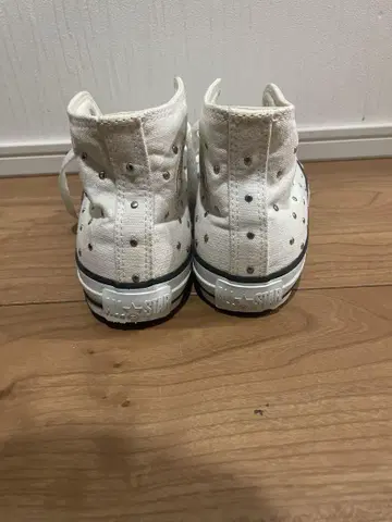 Converse 스터드 장식 화이트 하이컷 스니커즈